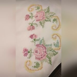 Beautiful Hand CrossStitched Tablecloth White Linen Look Woven 50x50"  Pink Rose